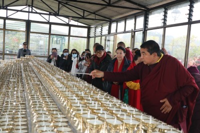 उपाध्यक्ष डा. लामाको पहलमा लुम्बिनीमा स्थापना भयो दियो सेड, पहिलो दिनमै ३ लाख १३ हजार आम्दानी